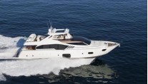 Ferretti 870 Yacht - side view-001